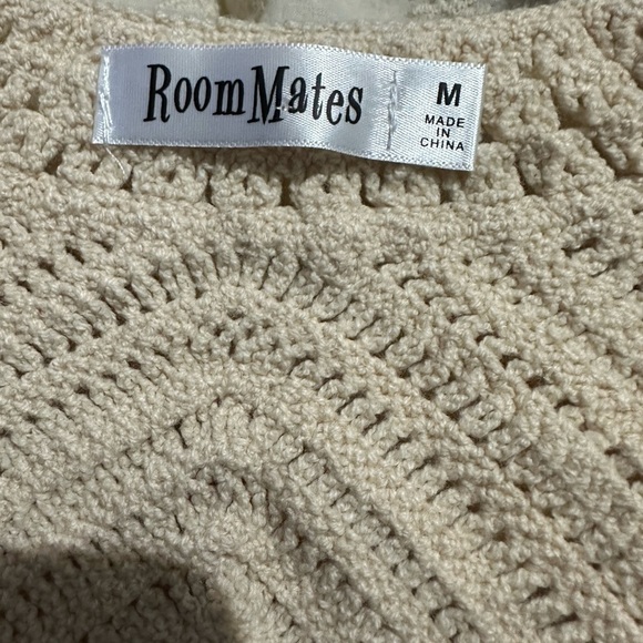 Roommates Cream Stitched Peplum Tank Blouse - Medium - Picture 3 of 3